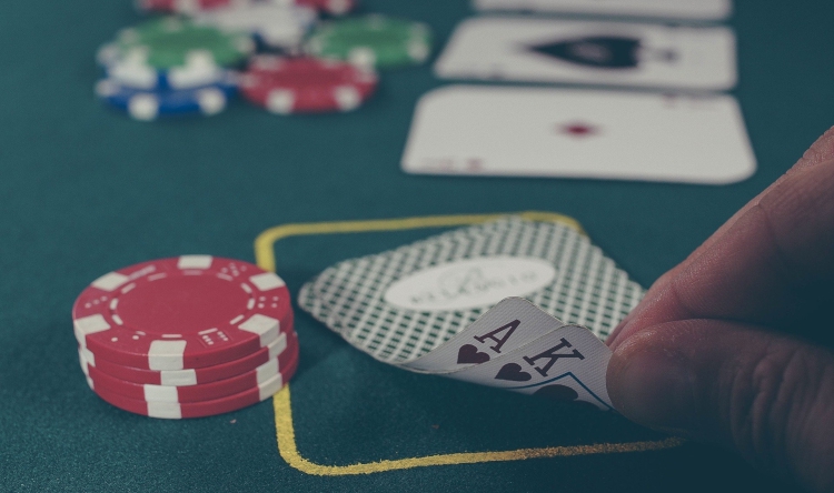 Самые эффективные способы скрыть эмоции в Покере